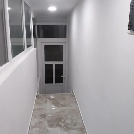 Modern & Bright In Old Town