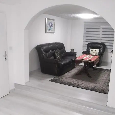 Modern & Bright In Old Town *