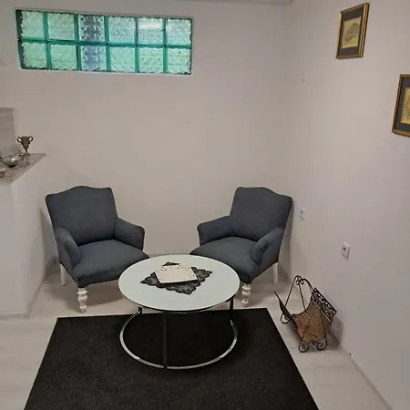 Modern & Bright In Old Town *