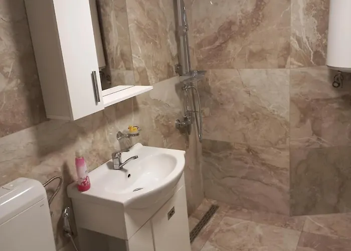 Modern & Bright In Old Town Apartment *