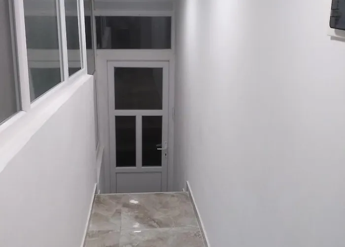 Modern & Bright In Old Town