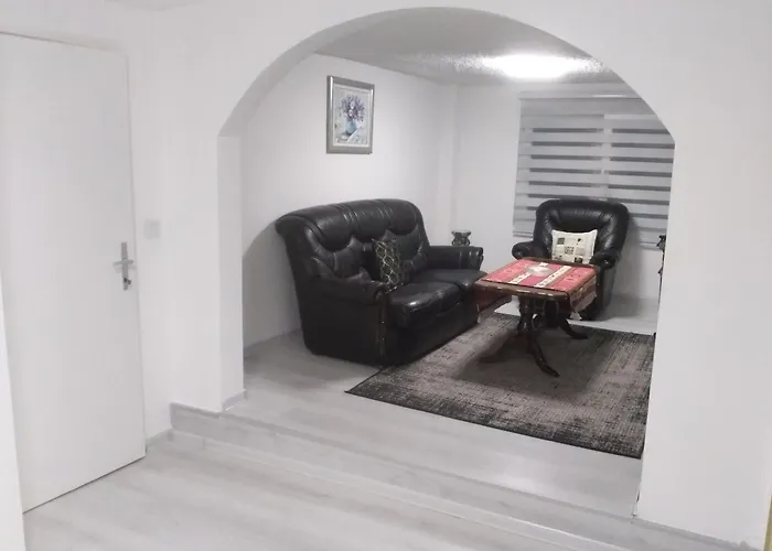 Modern & Bright In Old Town *