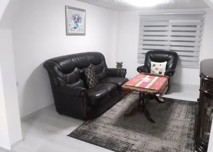 Modern & Bright In Old Town