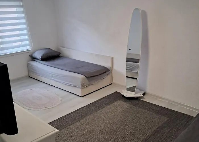 Modern & Bright In Old Town *