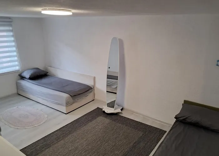 Modern & Bright In Old Town Apartment